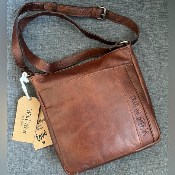 NWT WIELD WEST UNISEX ZIPPERED CROSSBODY BAG LEATHER